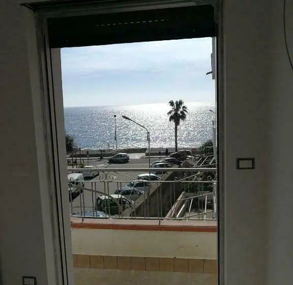オーシャンビュースタンダードルーム, La Finestra Sul Mare