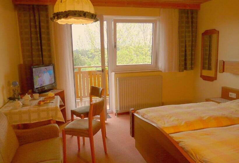 标准三人间, Gasthof Buglhof