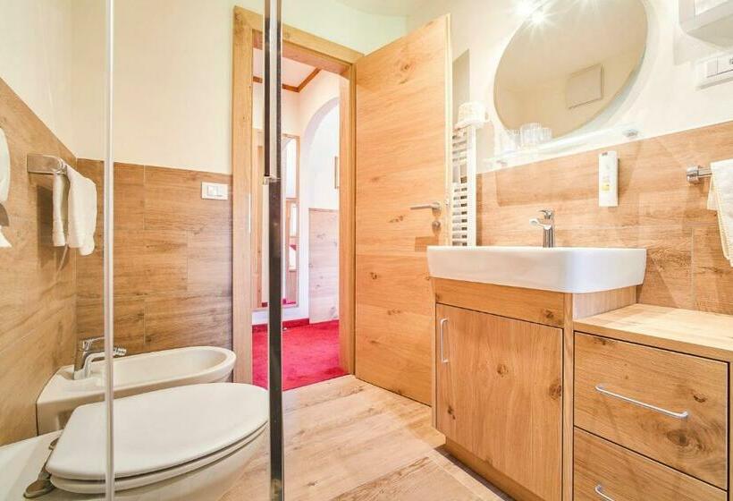 شقة بغرفتي نوم, Kedul Lodge