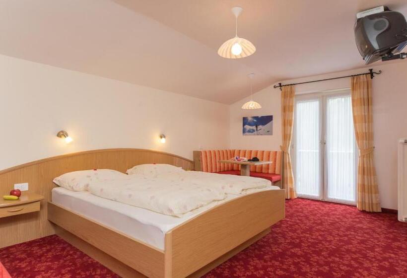 غرفة قياسية ثلاثية مزودة بشرفة, Kedul Lodge