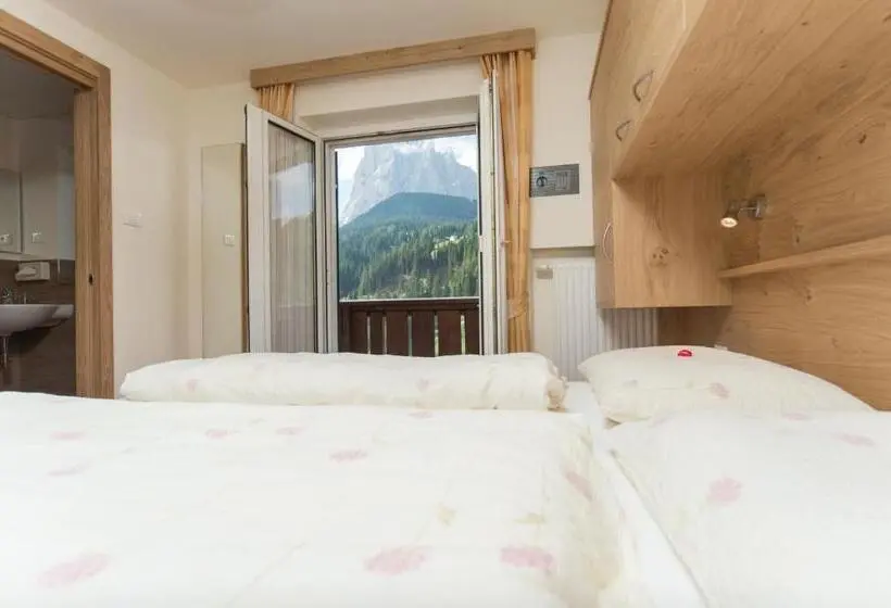 バルコニー付きスタンダードルーム, Kedul Lodge