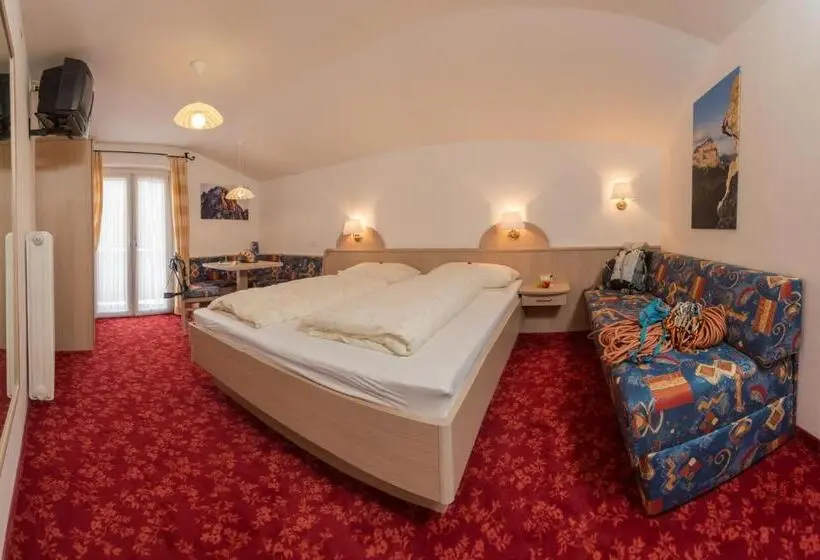 バルコニー付きスタンダードトリプルルーム, Kedul Lodge