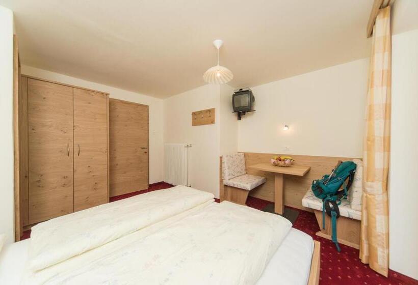 غرفة قياسية مزوَّدة بشُرفة, Kedul Lodge