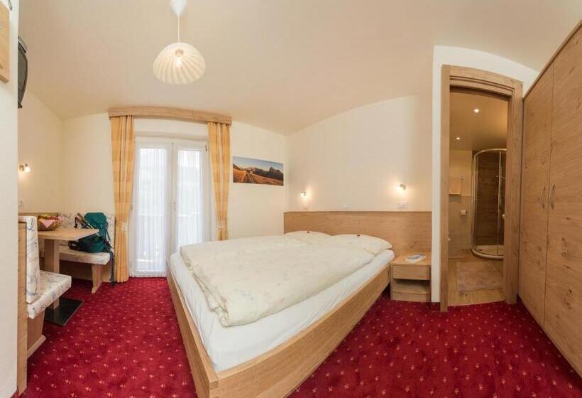 غرفة قياسية مزوَّدة بشُرفة, Kedul Lodge