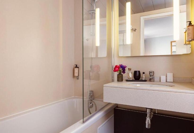 اتاق استاندارد, Madeleine Plaza