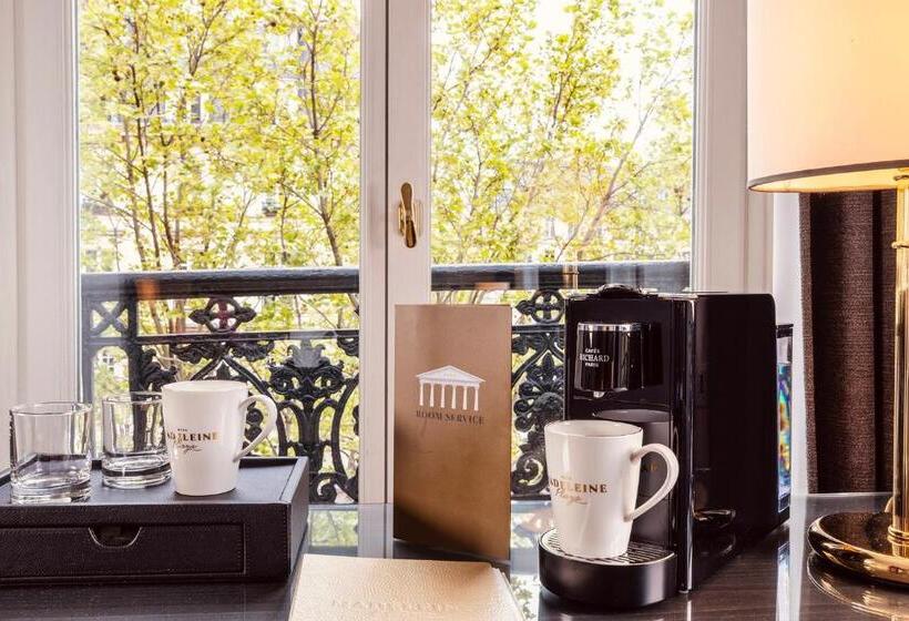 اتاق لوکس, Madeleine Plaza