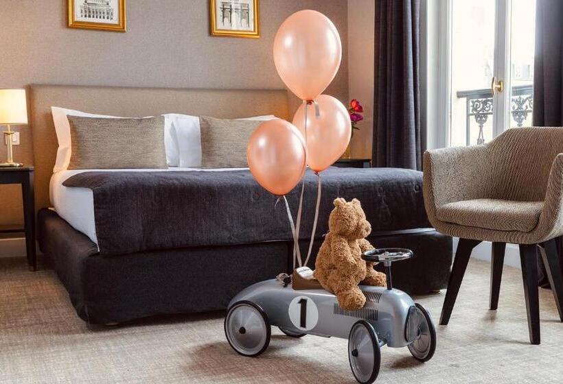 آپارتمان یک خوابه با دری مشترک که هال را جدا می کند., Madeleine Plaza