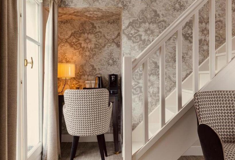 اتاق دوبلکس, Madeleine Plaza