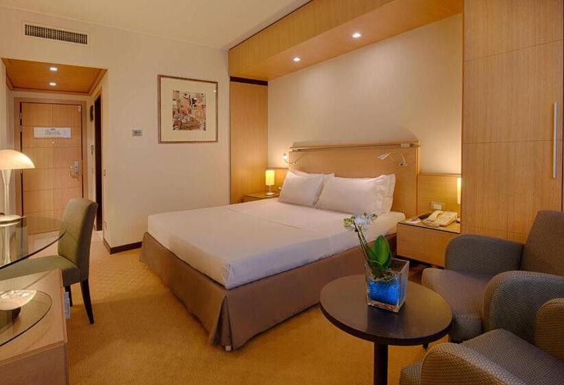 חדר משפחתי מקשר, NH Bologna Villanova