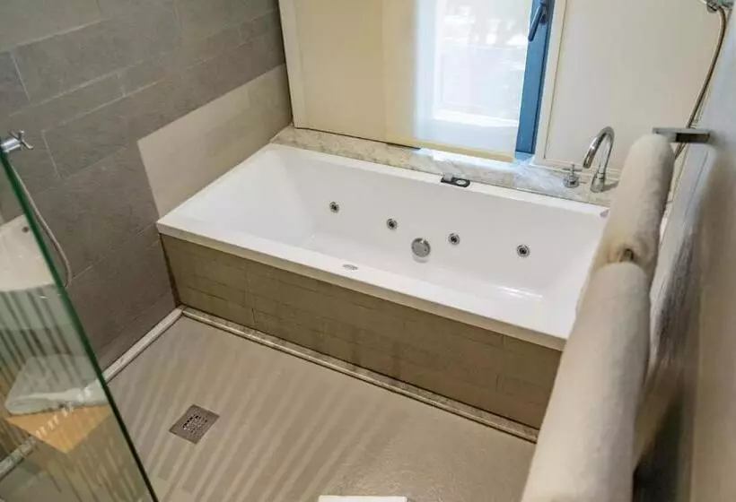 سوییت با استخر, Nm Suites By Escampa Hotels