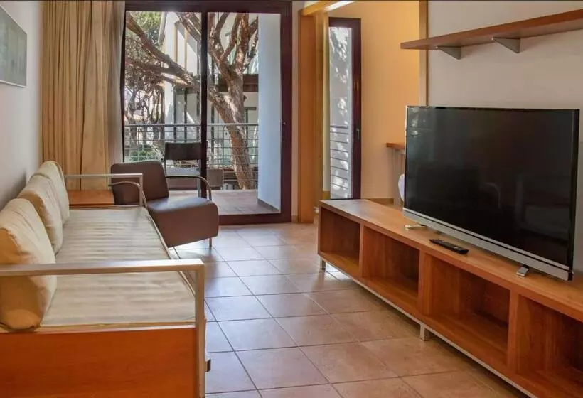 اتاق خانوادگی با چشم‌انداز استخر, Nm Suites By Escampa Hotels