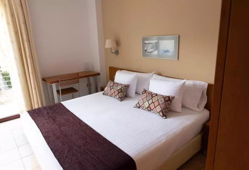 اتاق خانوادگی با چشم‌انداز استخر, Nm Suites By Escampa Hotels