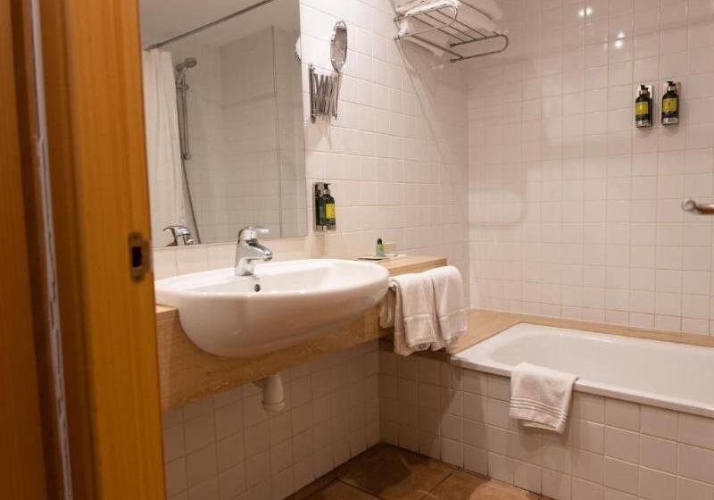 패밀리 룸 풀장 전망, Nm Suites By Escampa Hotels