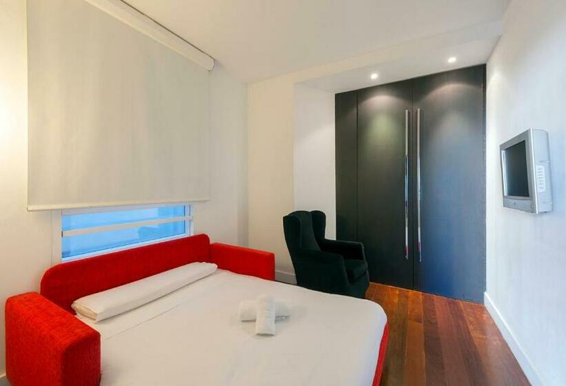 جناح جونيور, Sea You Hotel Port Valencia