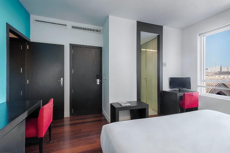 جناح جونيور, Sea You Hotel Port Valencia