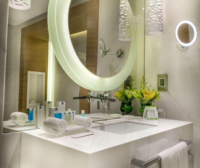 استودیوی استاندارد, Towers Rotana   Dubai