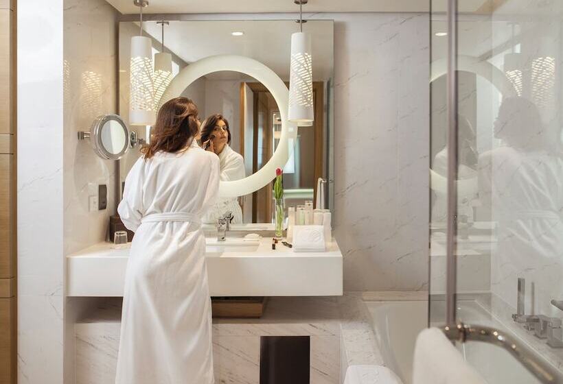 استودیوی استاندارد, Towers Rotana   Dubai