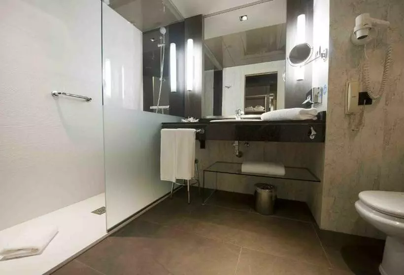اتاق پرمیوم, Madrid Marriott Auditorium Hotel & Conference Center