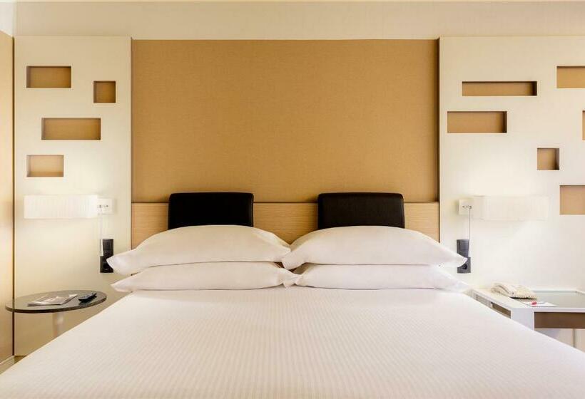 اتاق پرمیوم, Madrid Marriott Auditorium Hotel & Conference Center
