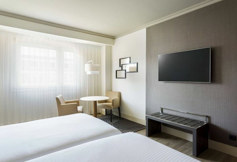 اتاق پرمیوم, Madrid Marriott Auditorium Hotel & Conference Center