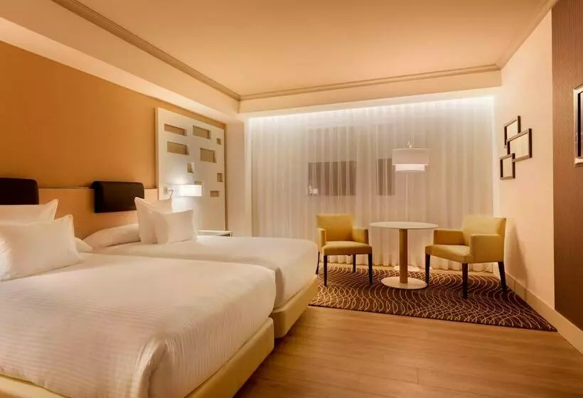 اتاق پرمیوم, Madrid Marriott Auditorium Hotel & Conference Center