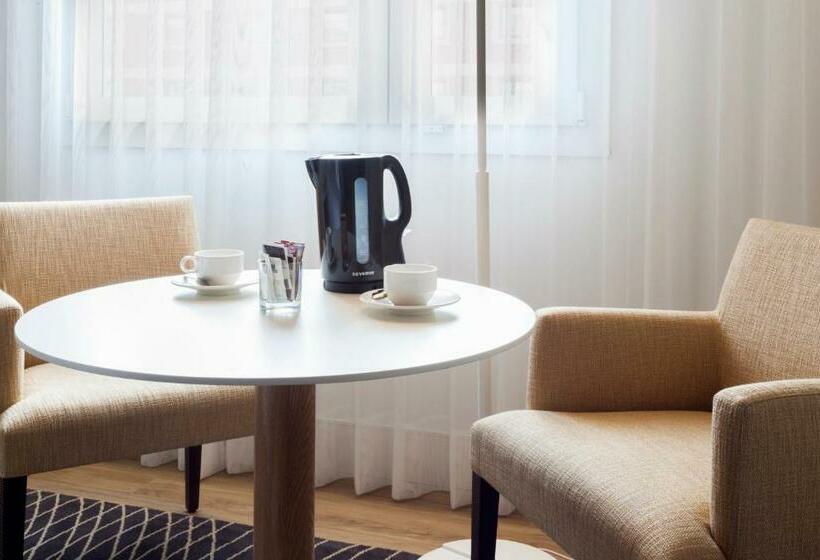 اتاق اجرایی با تخت بزرگ, Madrid Marriott Auditorium Hotel & Conference Center