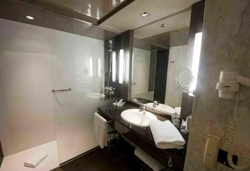 اتاق اجرایی با تخت بزرگ, Madrid Marriott Auditorium Hotel & Conference Center