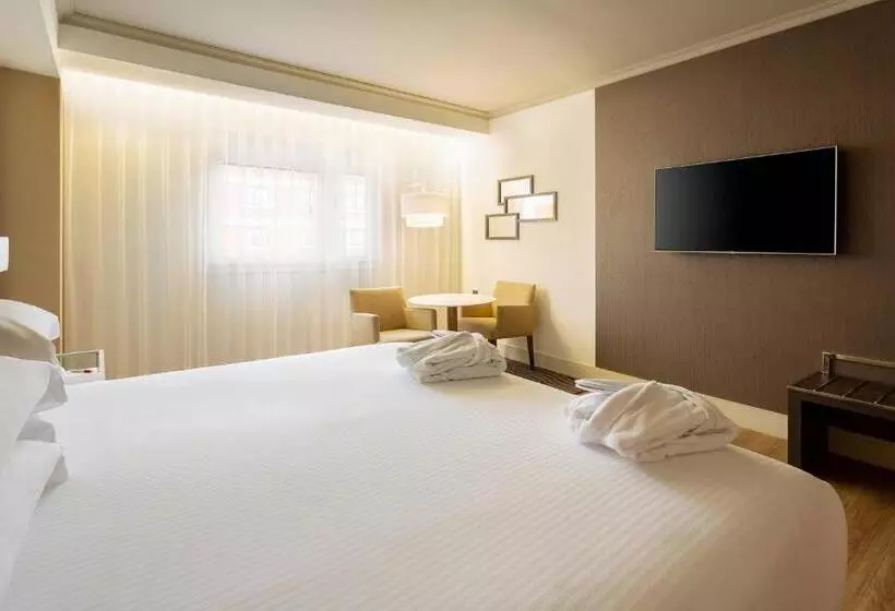 اتاق اجرایی با تخت بزرگ, Madrid Marriott Auditorium Hotel & Conference Center