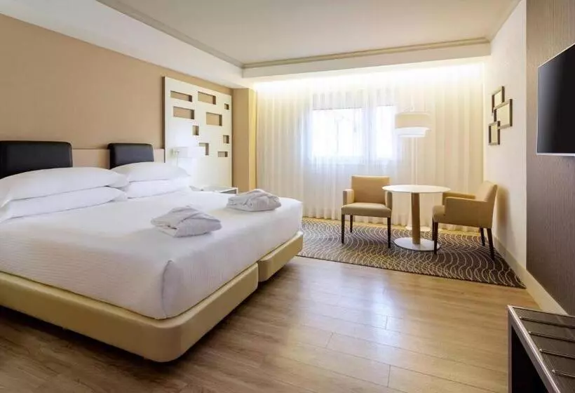 اتاق اجرایی با تخت بزرگ, Madrid Marriott Auditorium Hotel & Conference Center