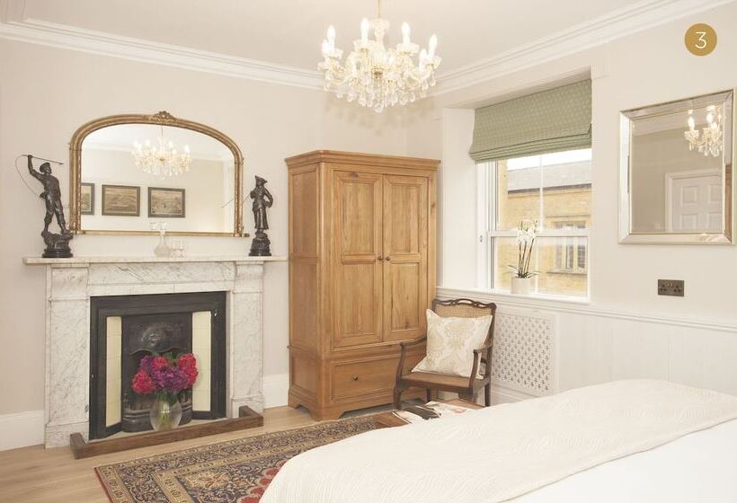 اتاق سوپریور با تخت بزرگ, Victoria House
