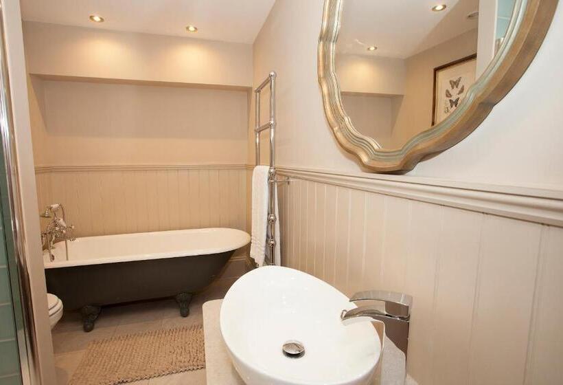 اتاق لوکس با تخت بزرگ, Victoria House