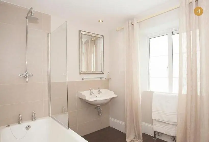 Standard room with outdoor bath, Victoria House