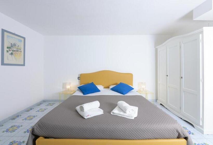 سوئیت جونیور خانوادگی, B&b Mediterraneo