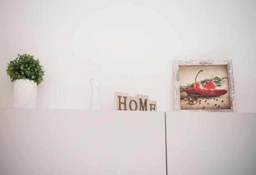 استودیوی سوپریور, B&b Mediterraneo