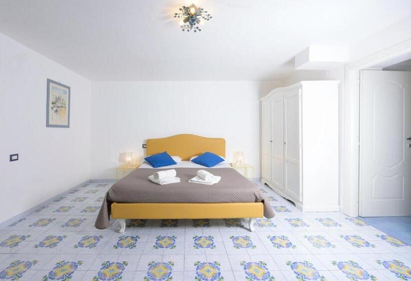 سوئیت جونیور خانوادگی, B&b Mediterraneo