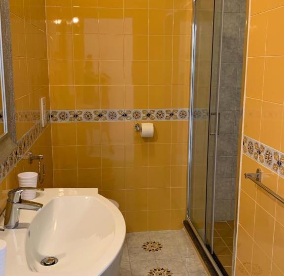 استودیوی سوپریور, B&b Mediterraneo