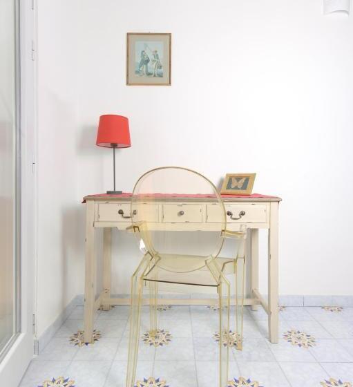 استودیوی سوپریور, B&b Mediterraneo