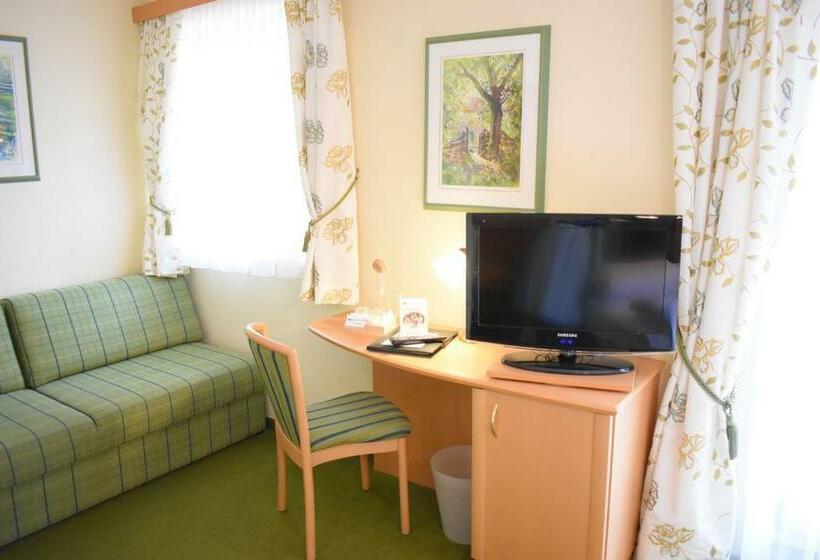 חדר סטנדרט לשלושה עם מרפסת, Gartenhotel Kloepferkeller