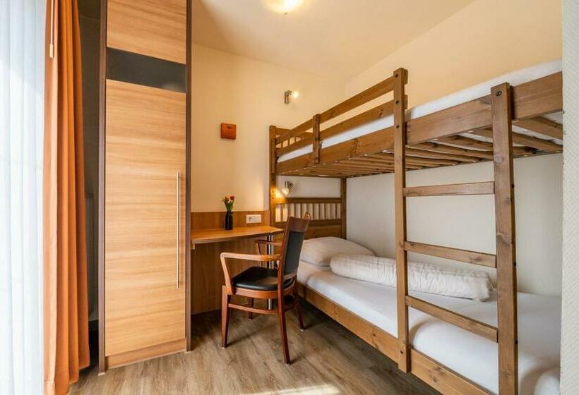 חדר משפחתי, Hagnauer Hof