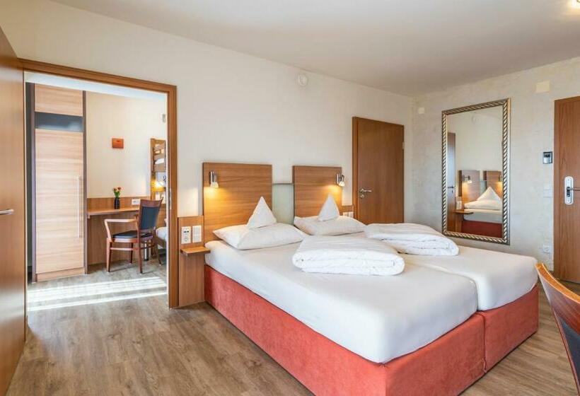 חדר משפחתי, Hagnauer Hof