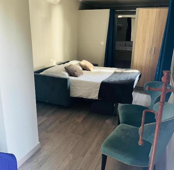 اتاق خانوادگی, Hôtel La Villa D'eze