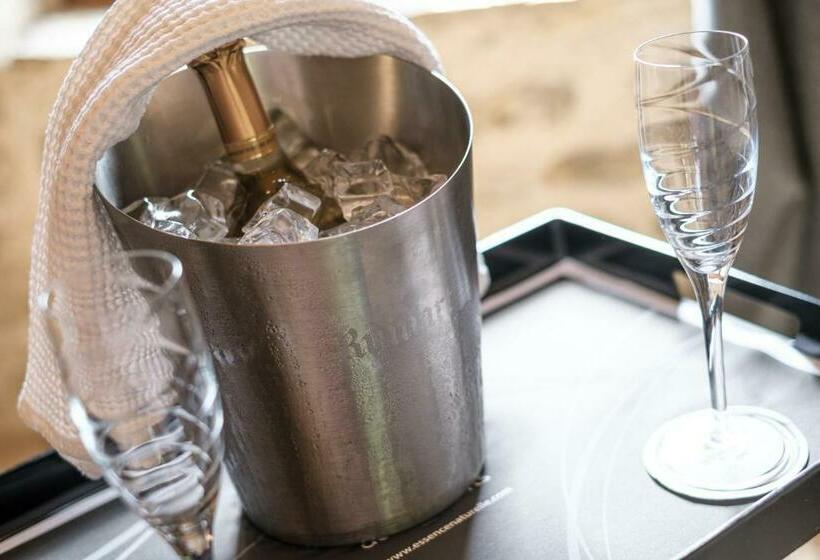 带按摩浴盆的套房, Le Domaine Des Prés Verts Suites & Chambres Avec Jacuzzi Privatif à Châteauneuf