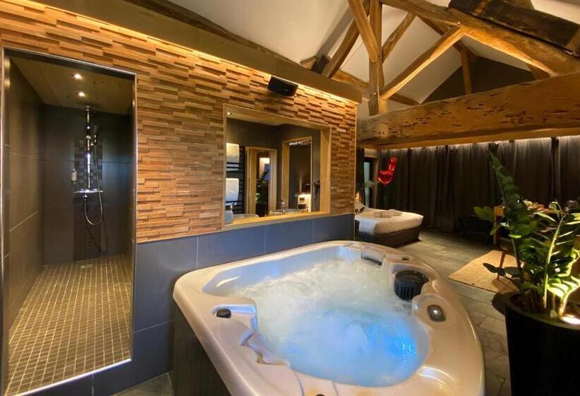 带按摩浴盆的套房, Le Domaine Des Prés Verts Suites & Chambres Avec Jacuzzi Privatif à Châteauneuf
