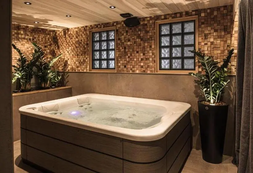 バスタブ付きデラックスルーム, Le Domaine Des Prés Verts Suites & Chambres Avec Jacuzzi Privatif à Châteauneuf
