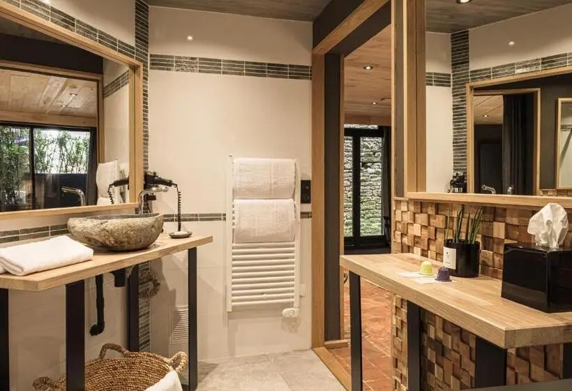 バスタブ付きデラックスルーム, Le Domaine Des Prés Verts Suites & Chambres Avec Jacuzzi Privatif à Châteauneuf