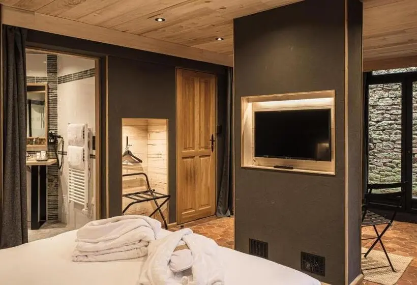 バスタブ付きデラックスルーム, Le Domaine Des Prés Verts Suites & Chambres Avec Jacuzzi Privatif à Châteauneuf