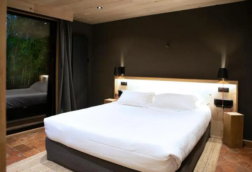 バスタブ付きデラックスルーム, Le Domaine Des Prés Verts Suites & Chambres Avec Jacuzzi Privatif à Châteauneuf