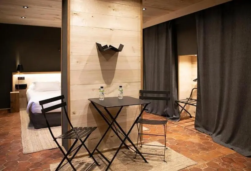 バスタブ付きデラックスルーム, Le Domaine Des Prés Verts Suites & Chambres Avec Jacuzzi Privatif à Châteauneuf