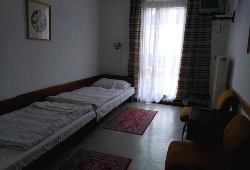 Номер Economy, Oroszlán Szigetvár