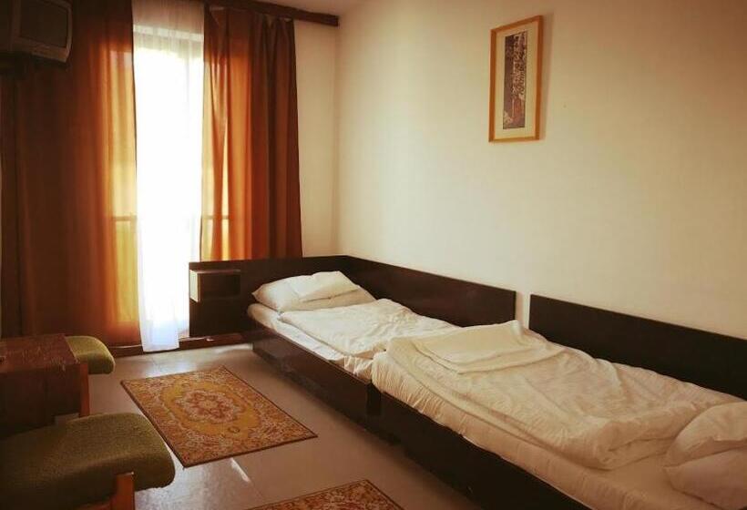 Номер Economy, Oroszlán Szigetvár